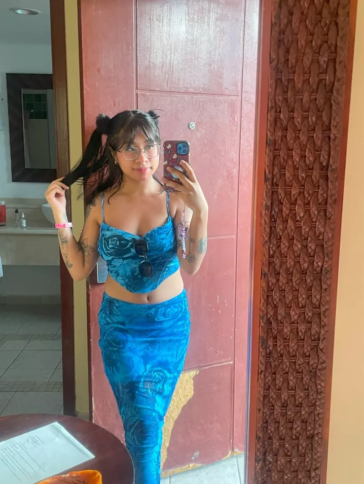 just your honest thoughts on my outfit posted by Fireflyurton