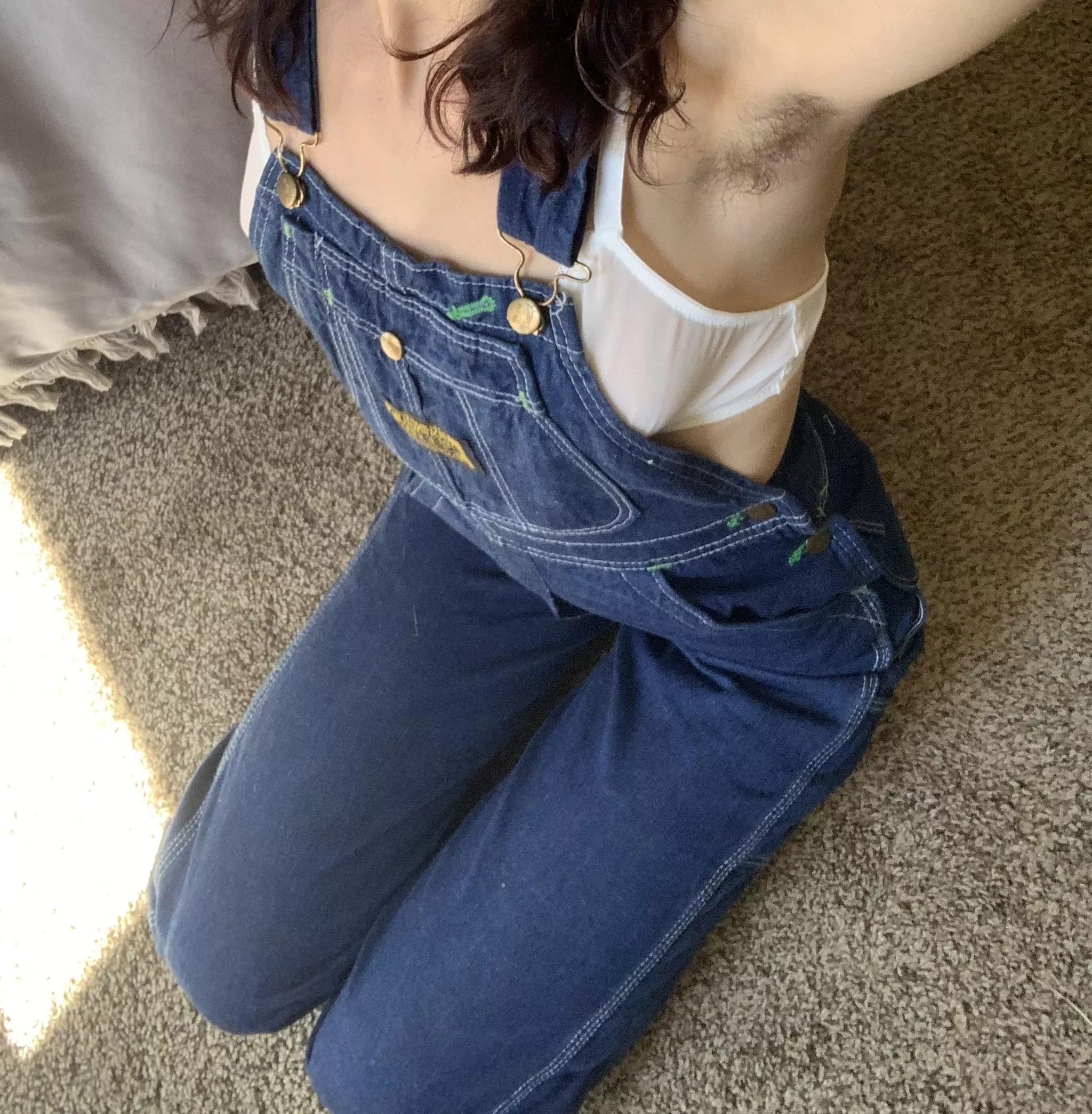 love the way my armpit hair looks with this outfit ♡ ♡ posted by fr0ntb0tt0ms_wh0re