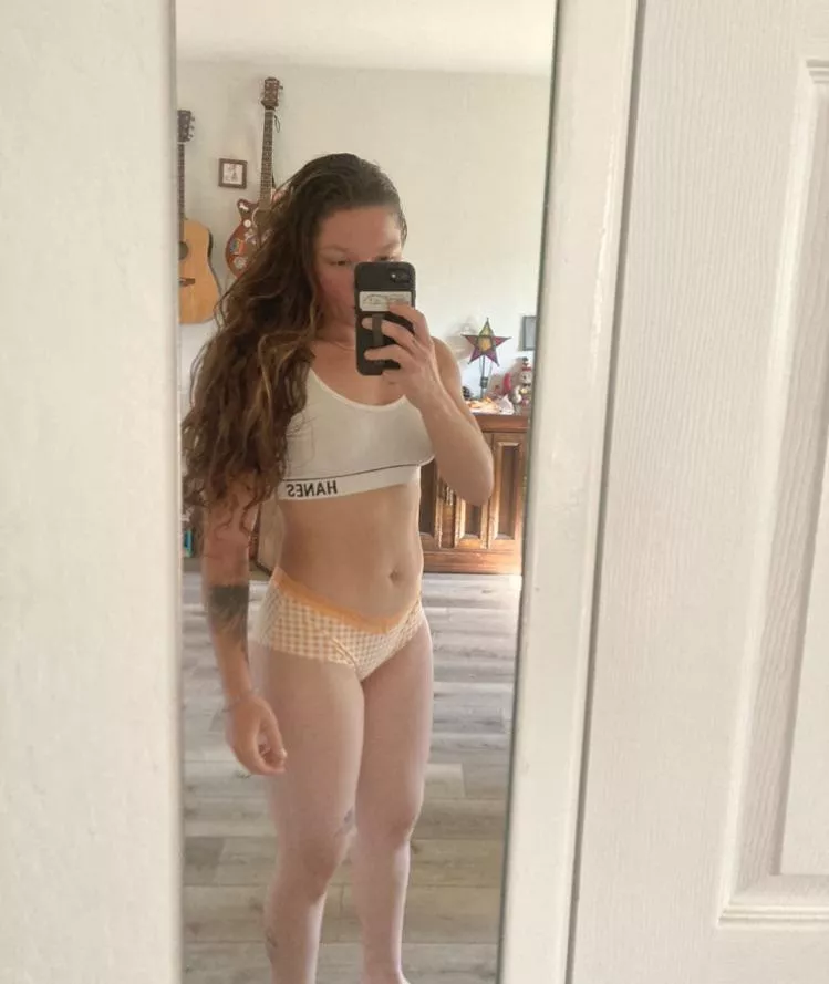 Post work out 💪 pre shower 🤫😝 posted by Sweaty-farmgal-tiff