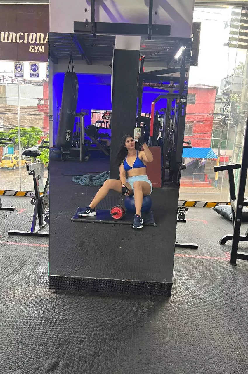 Sweating it out in the gym to build those gains posted by Ringedsplitter