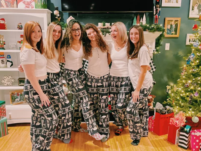 Which cozy xmas pajamas are you crawling into? by throwaway462026