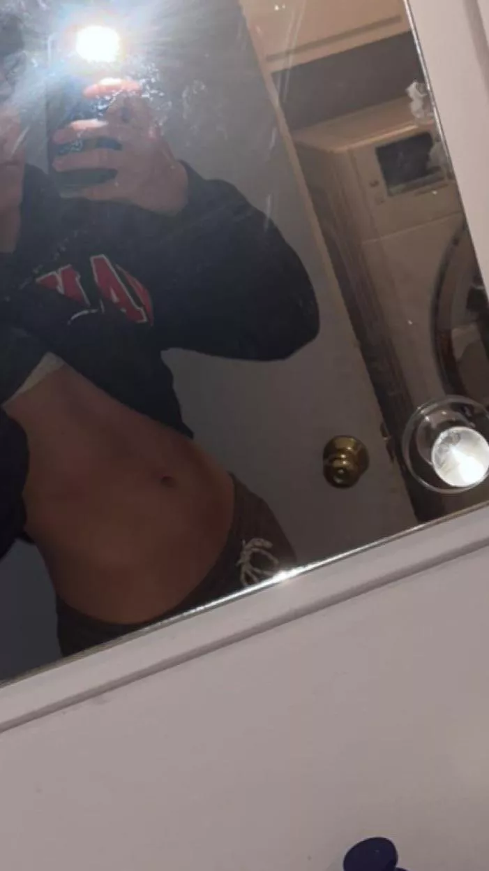 18Dm me w a pic🫣 posted by lexoria06