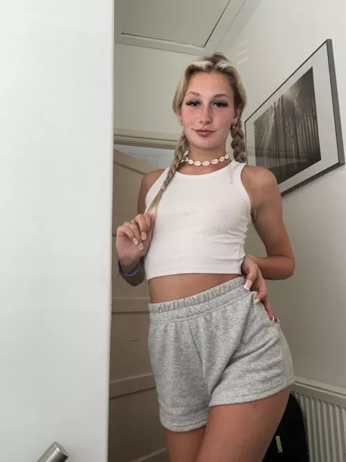 cropped top a good look? by expiffupieszr