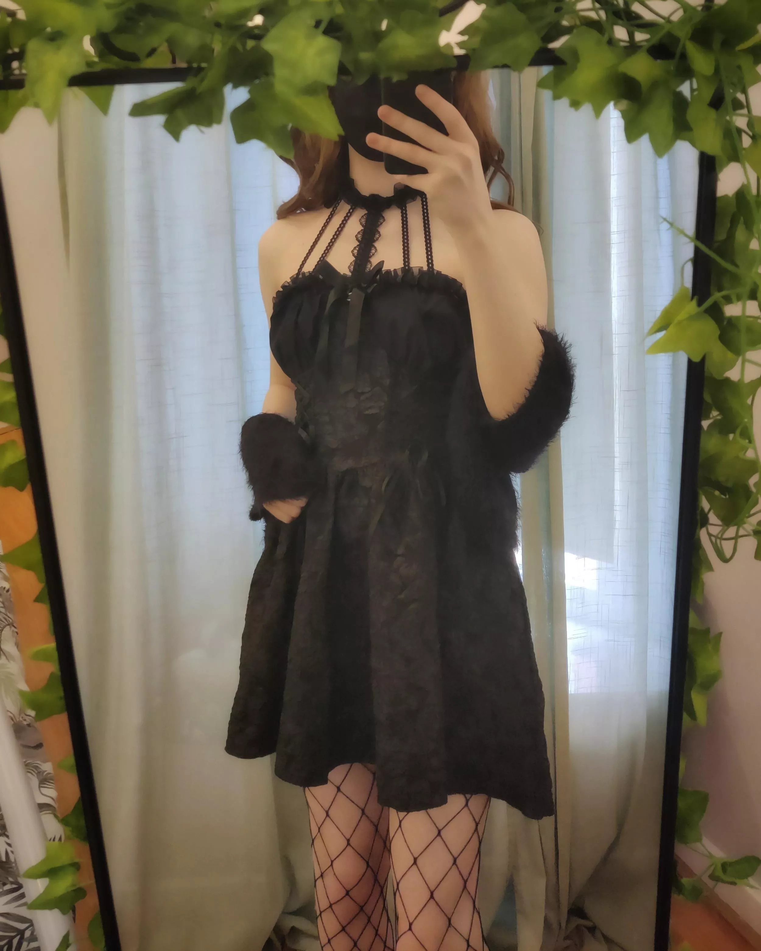 feelin cute 🖤 posted by RayneMoone