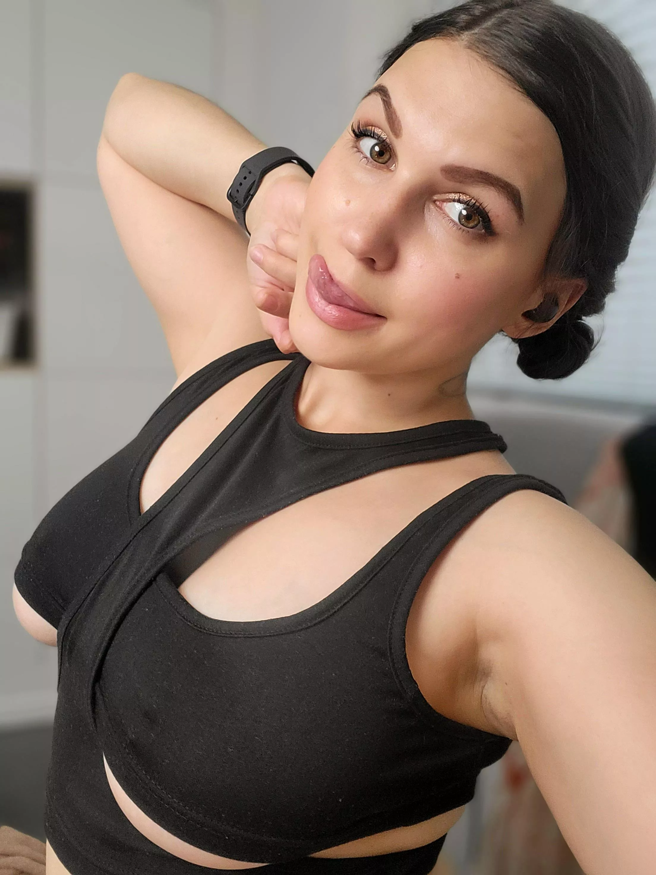 Hey feeling especially frisky today 🤤 coming for fun? 😙 At @chaturbate [Tiny_hat] posted by Tiny_hat_