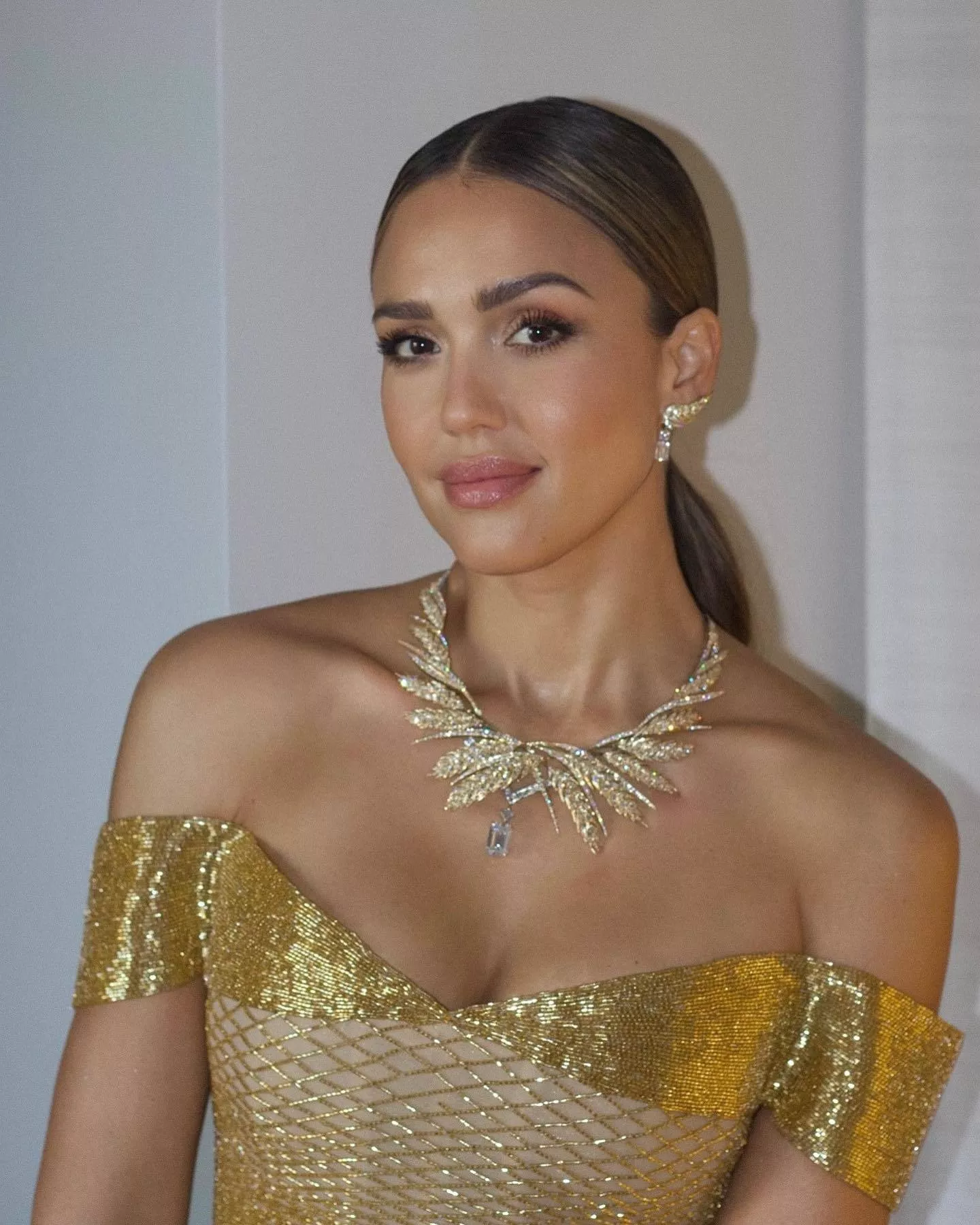 Jessica Alba posted by OhNoWhatHappenedNow