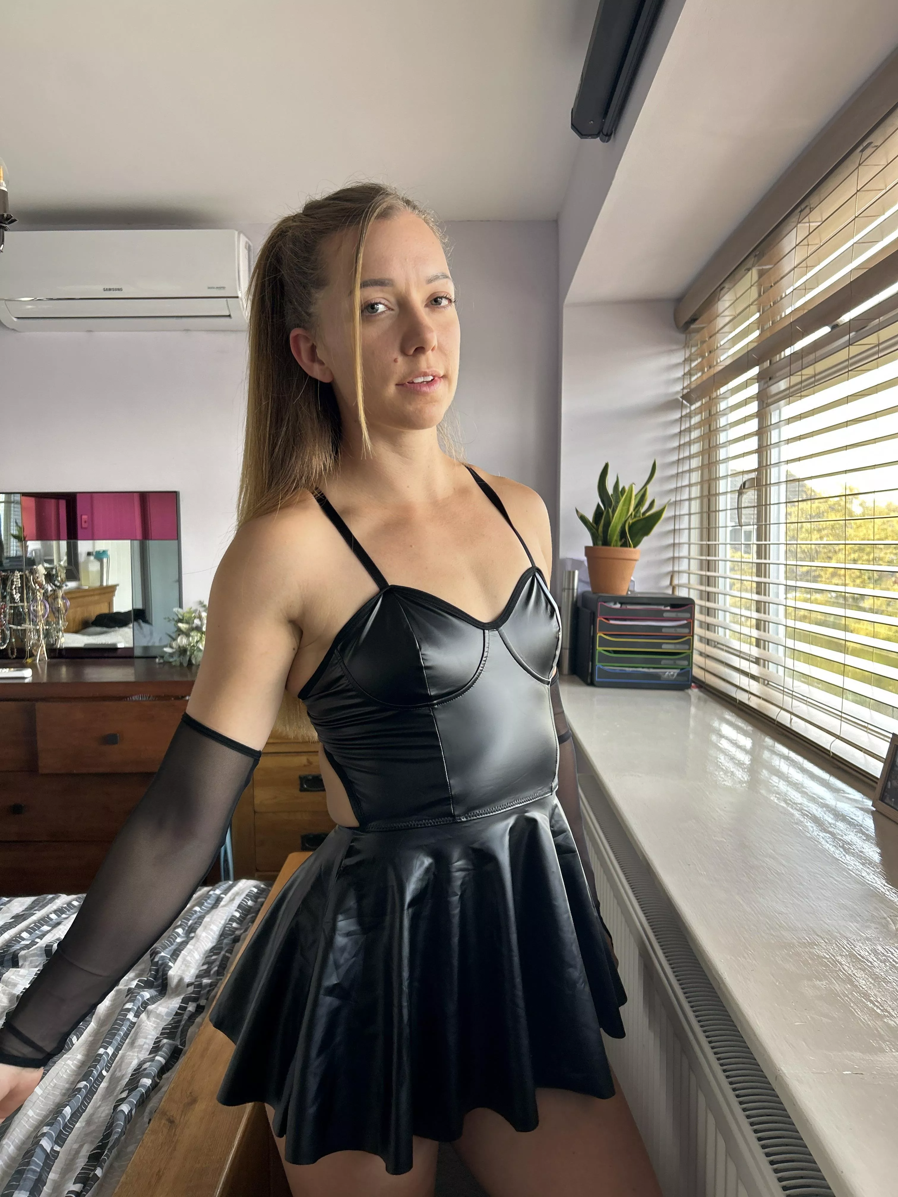 now to show you the front of my dress posted by rosieposieblue1