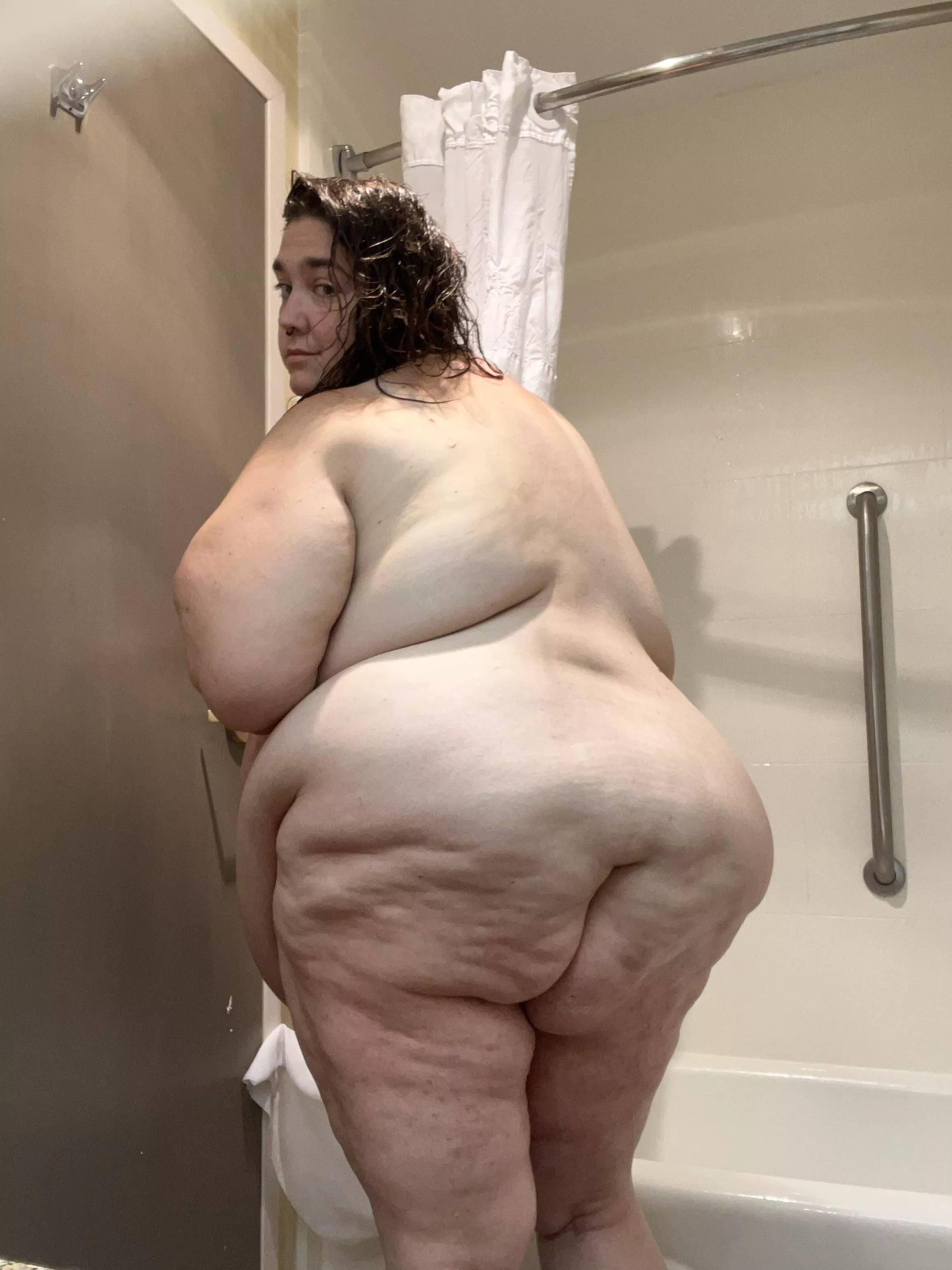 Send pizza money 😋 posted by _jade_nicole_