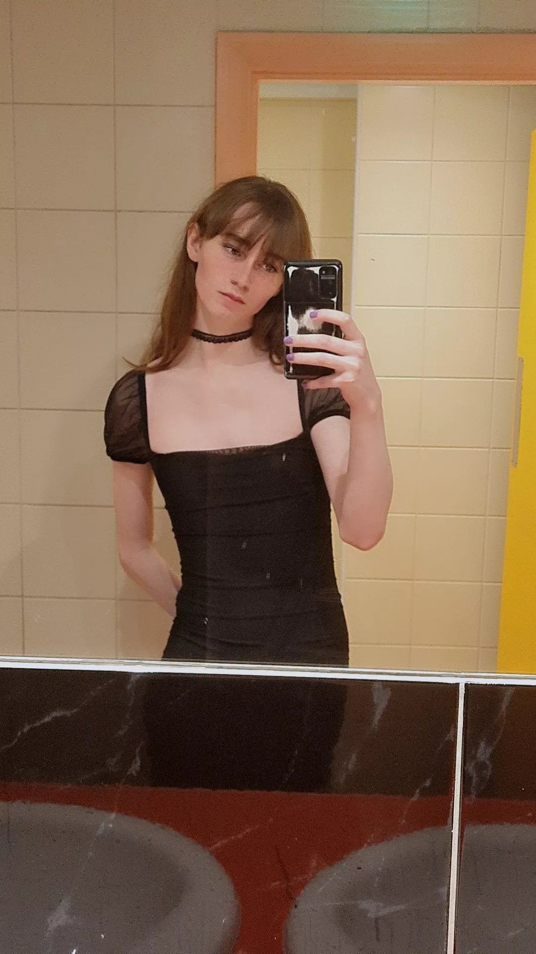 average bar toilet selfie posted by ke1raaa
