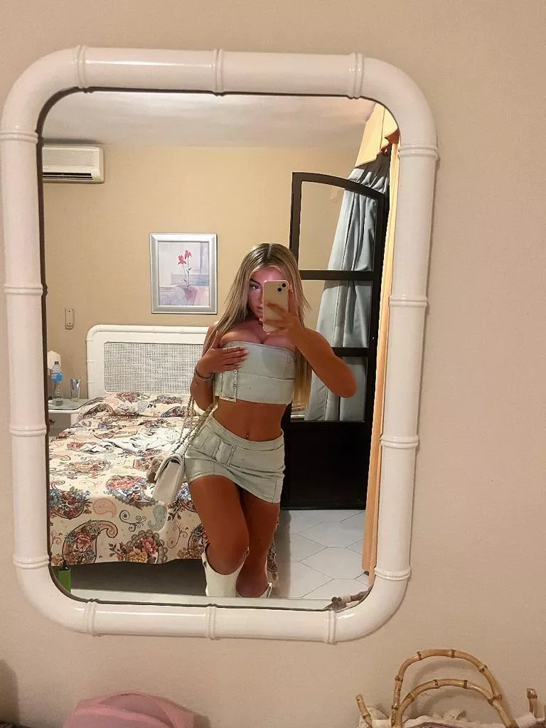 felt cute but now i'm worried that you think its slutty🥹 posted by Yourmaingirl-
