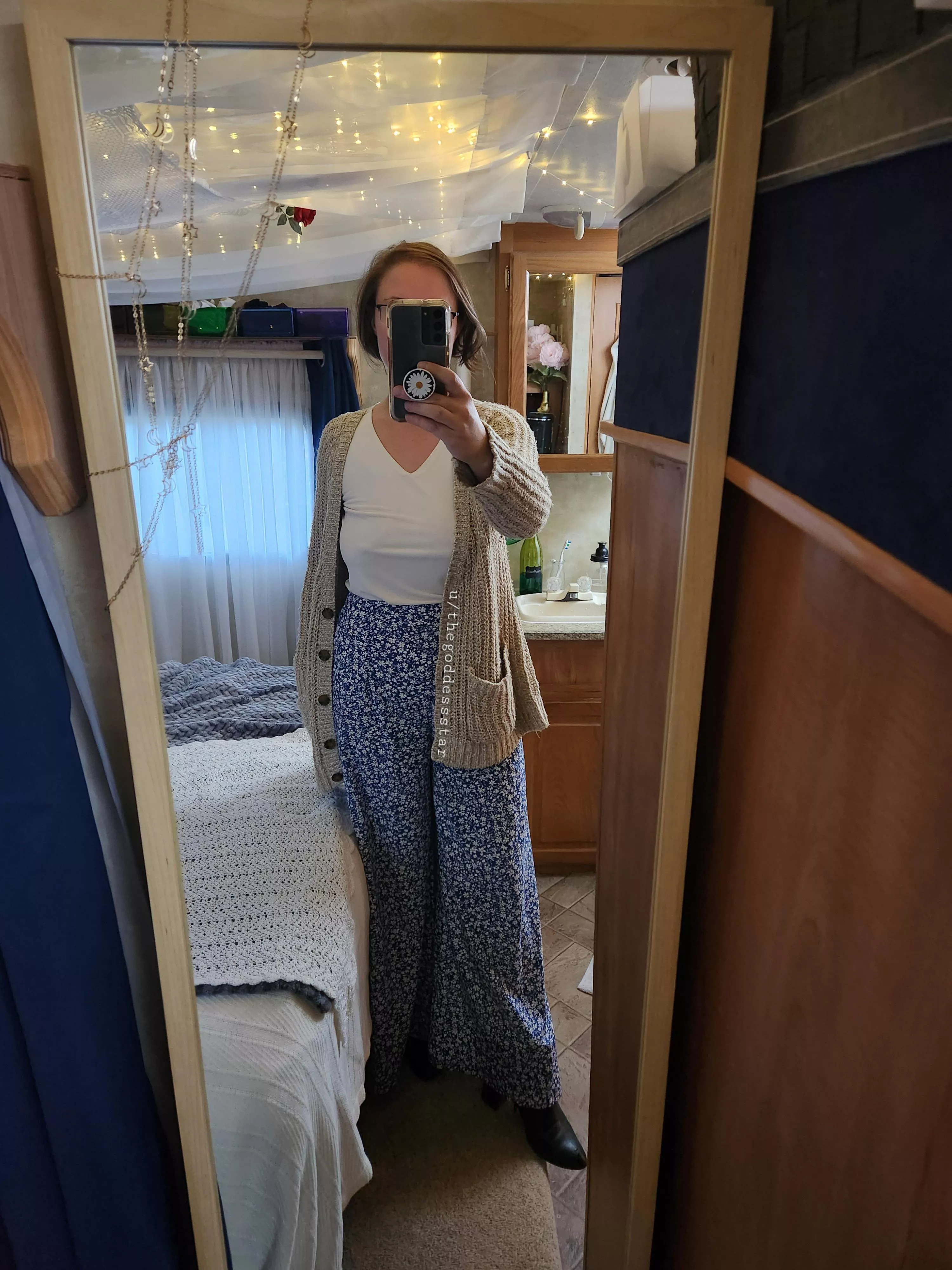 [F]orever sad that summer ended and it's already sweater weather posted by thegoddessstar