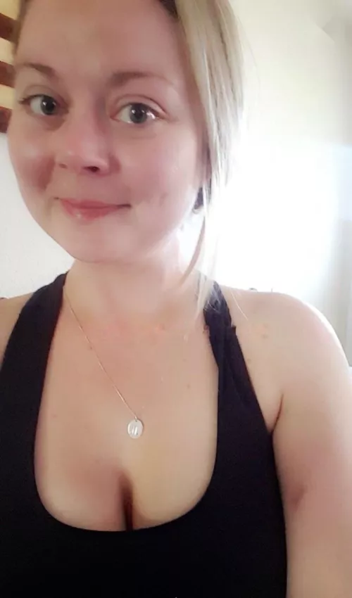 Hi I’m Melissa a 28F and a new hotwife by melissa437