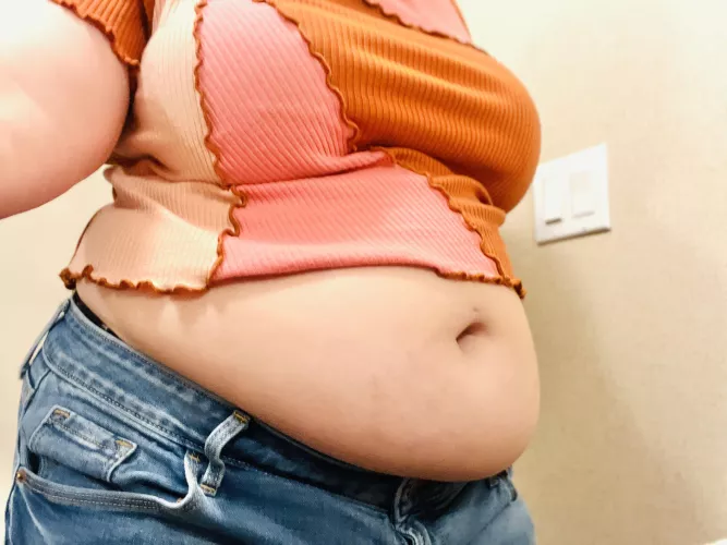 I should be embarrassed of how my fat belly hangs over my jeans, but I proudly flaunt it instead 🤭 by feederess