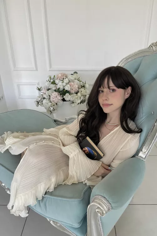 It’s always the quiet ones that are the naughtiest.. by sadgloomy_