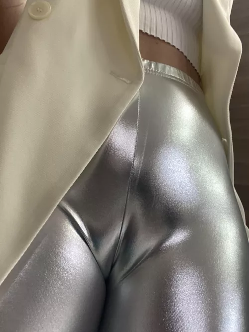 My new shiny leggings by NatyBond_OF