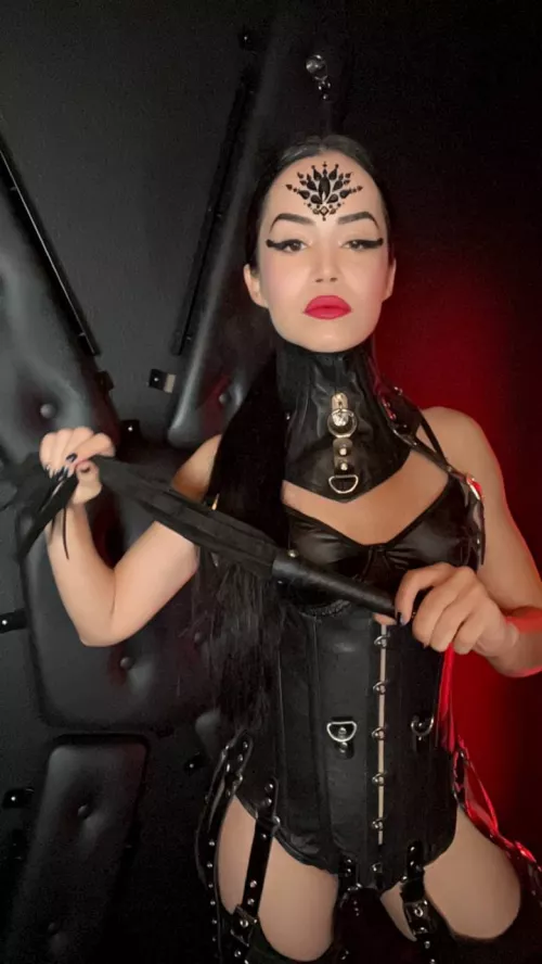 Naomi's always shining by safesweetdreams