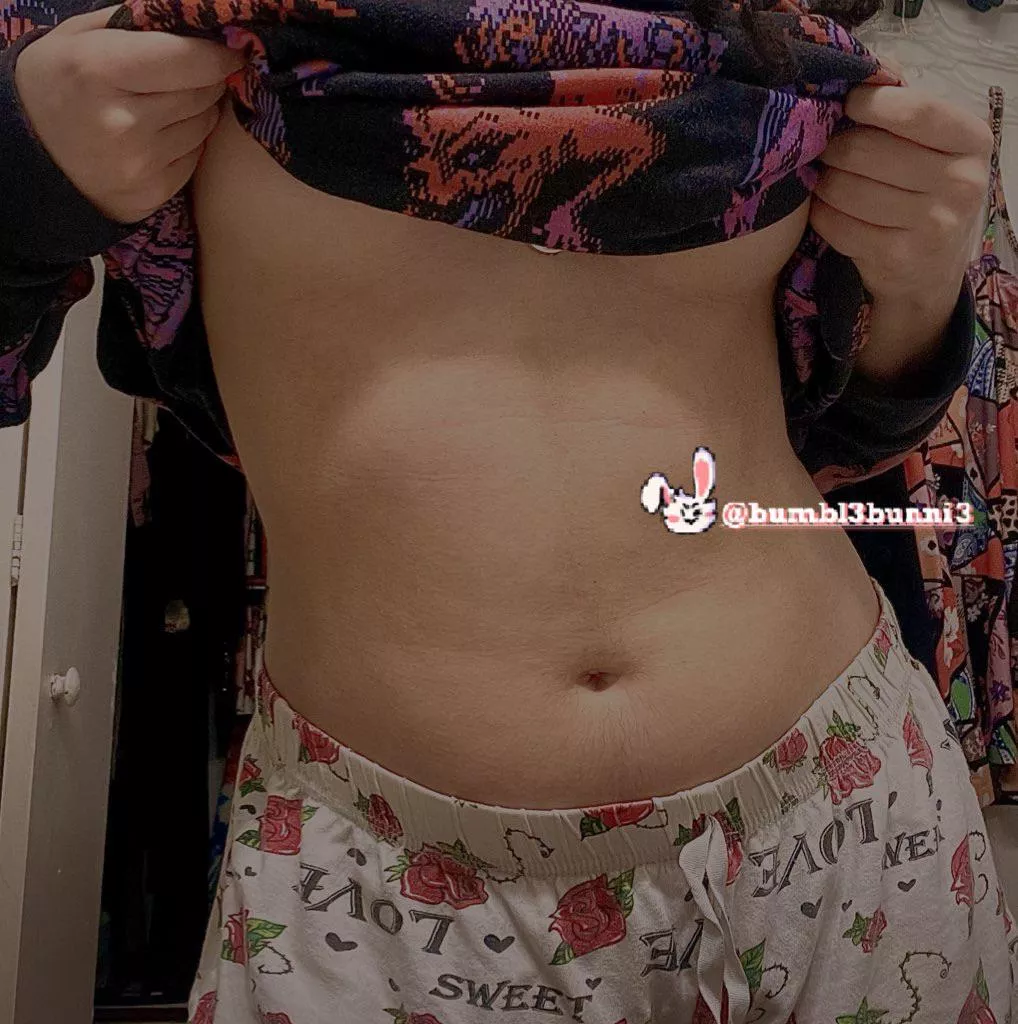 no face, no tits, just tummy <3 wanna see more ? posted by Bumblebunni3