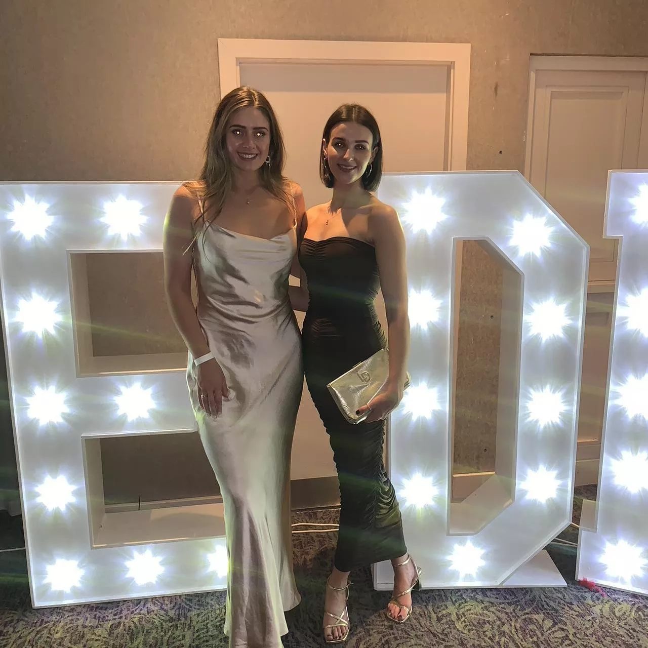 Right is very tight posted by gjkg689