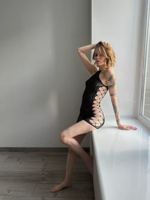 Tight dress shows off my body by blebbyOption40