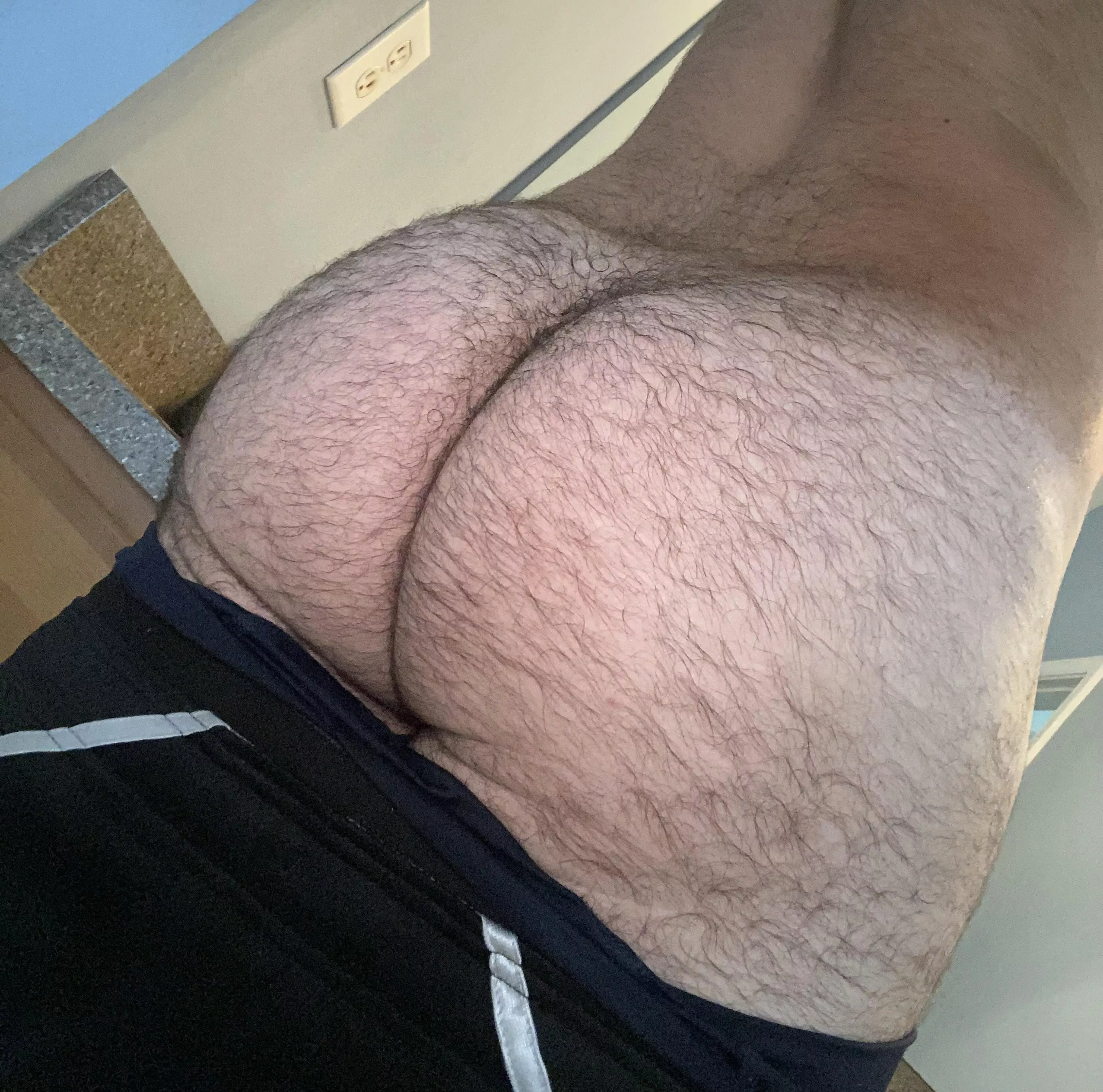 24 in shape DL with a furry ass. Horny as hell 😈 Add my snapp: FrryFun or DM me posted by frryfun