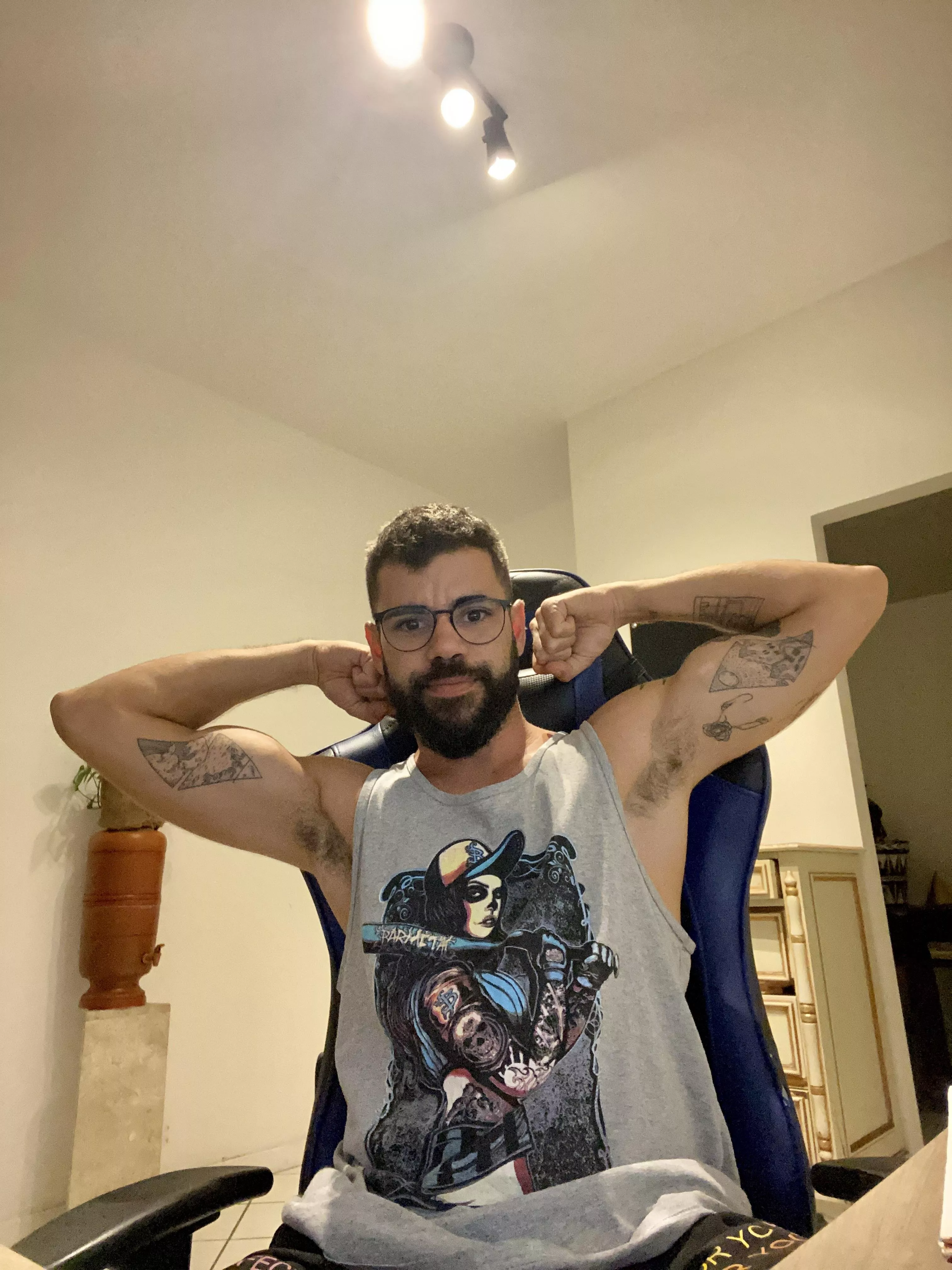 come to help me while I code posted by powerguidos_