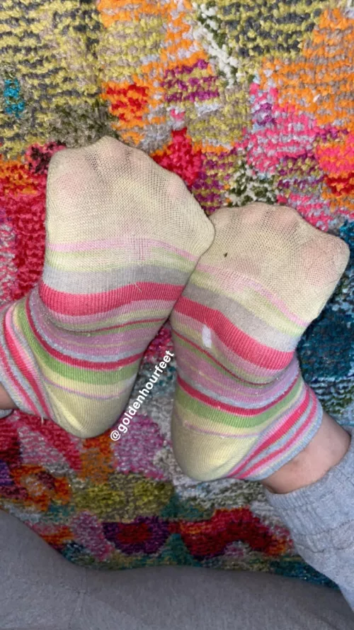 Dm to get on my waitlist, you know you wanna smell my socks irl😈 by goldenhourfeet