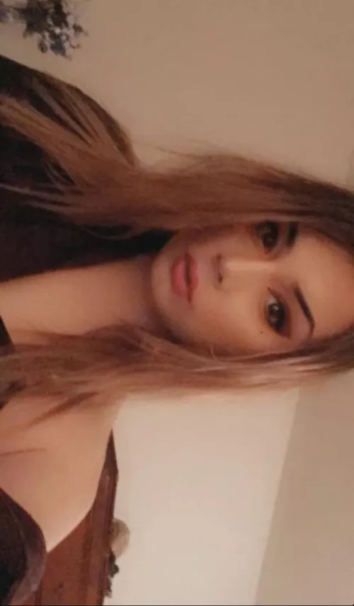 do u accept nudes from horny tgirls?🖤 by alliemayne20