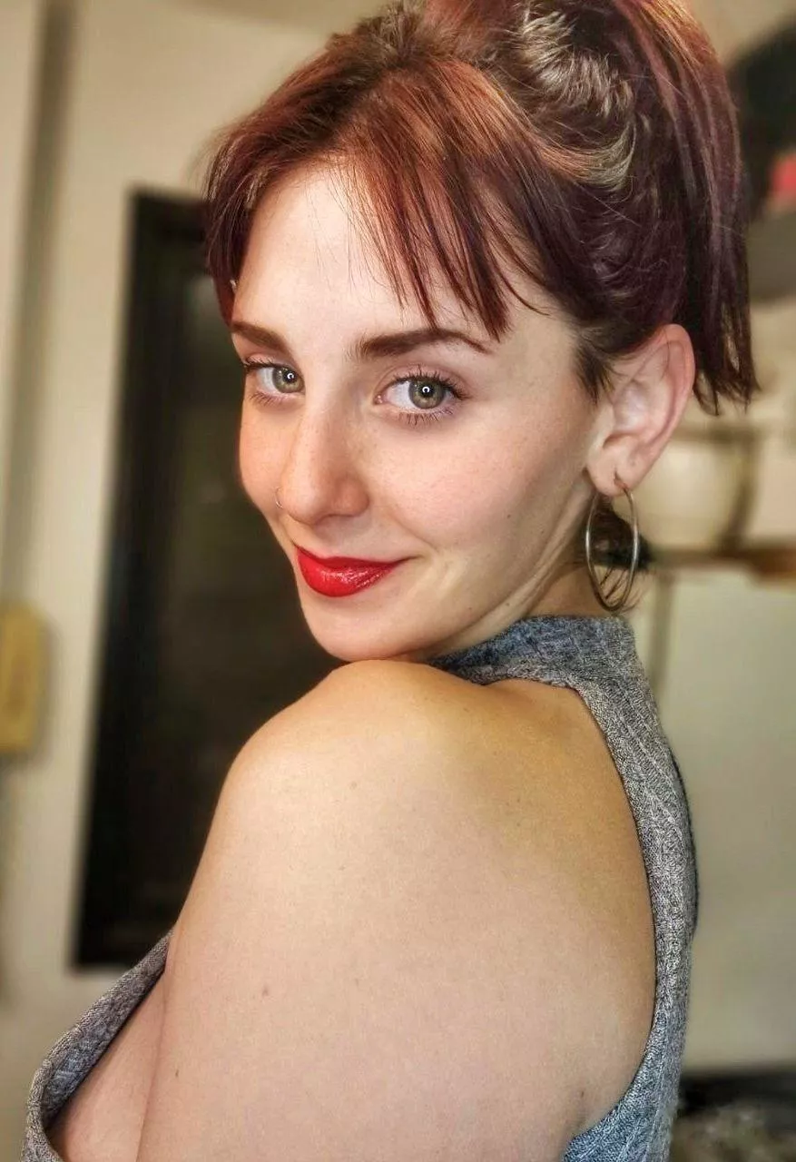 Do you find my eyes pretty? posted by offinvasion