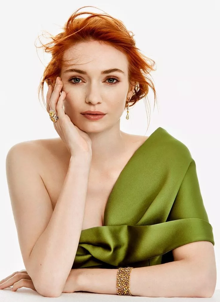 Eleanor Tomlinson posted by lavendercamomile