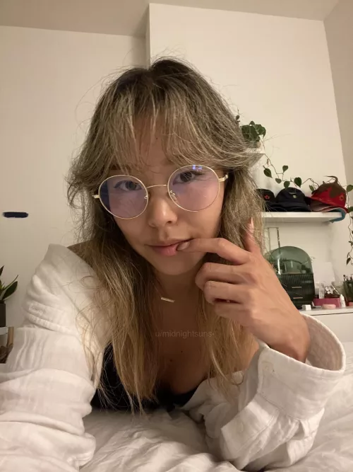 Feeling sexy in my glasses ❤️ by midnightsuns-