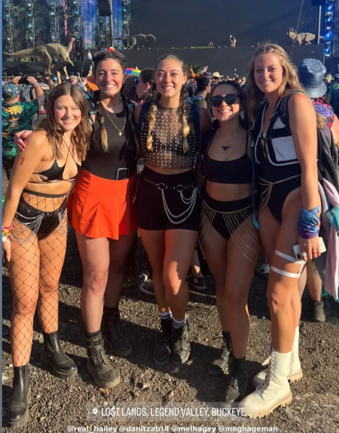 Festival girls [5] posted by kiktotallyfun719