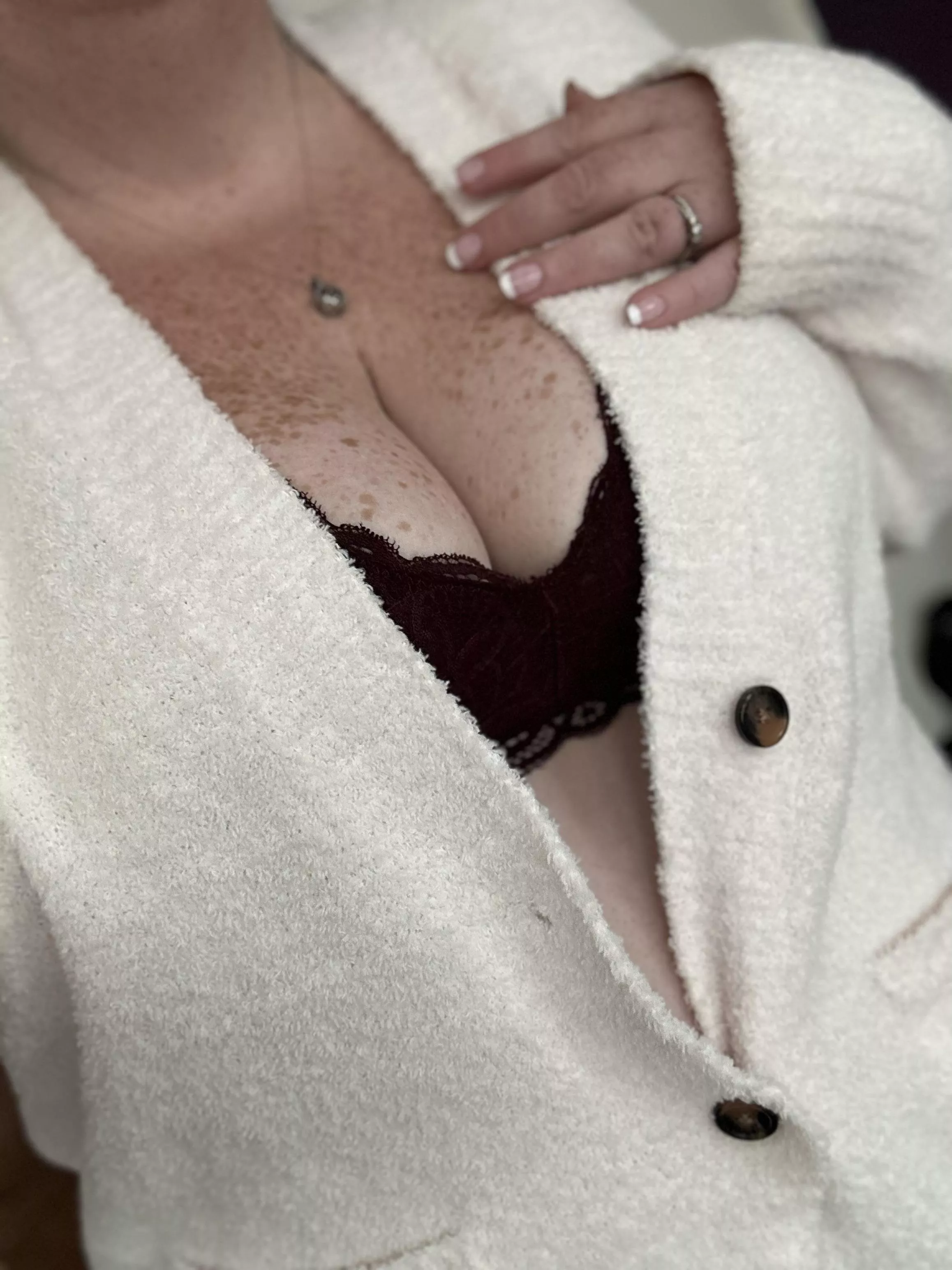 Get cozy with me [F] posted by LynnaJean