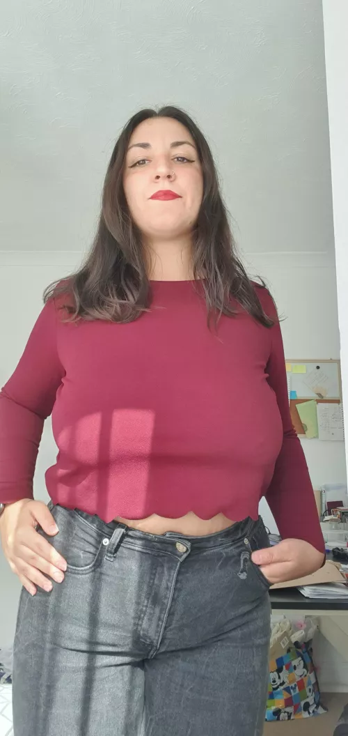 I love the top, but I got a feelings that it won't hold much 🙈 by Aria_deme