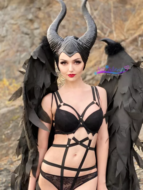 Maleficent(Sia Siberia)[Disney] by Sia_Siberia_Real