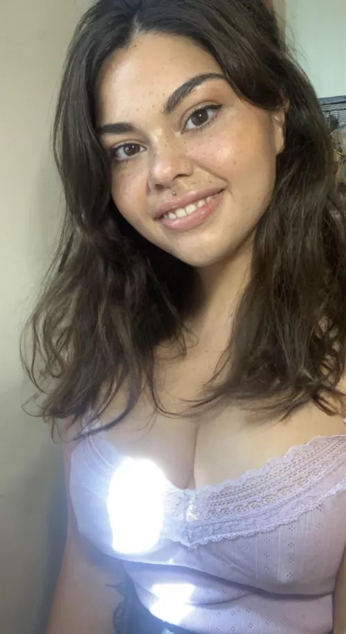 Some cleavage to improve your Monday by mollyzedolly