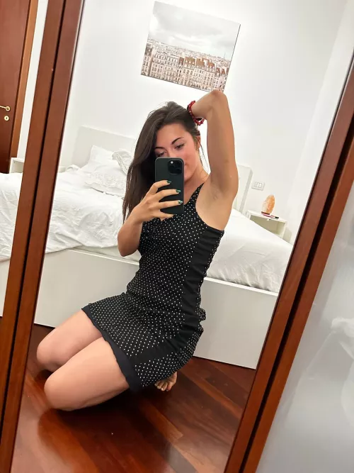 Some time for a mirror selfie, you want more F19 OC by little__devill