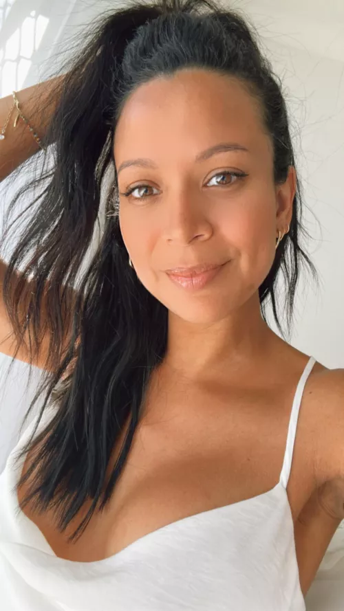 sun is out! means I'll be extra happy today [F] by Nextdoorcharlie