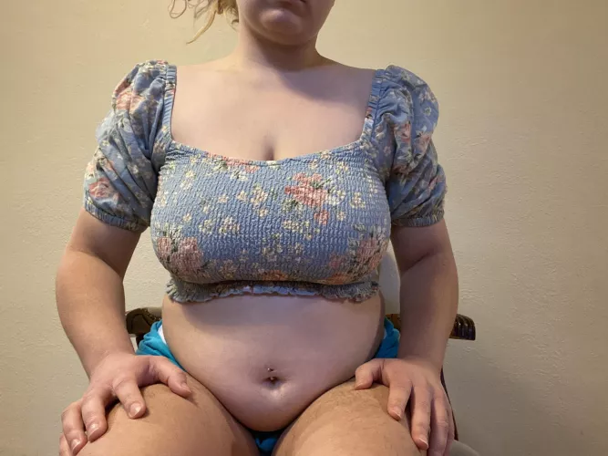 This shirt was so hard to get on… my belly is sitting in my lap full force now. Guess I might be a fat girl soon 🤭 by ells-bellz