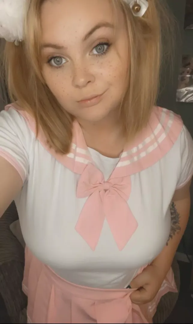 Trying on a new outfit by EeveeGracex