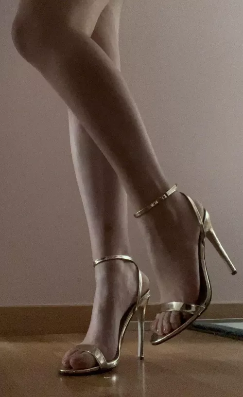 U can never go wrong with gold heels ⭐️ by The_Holyy_Babyy