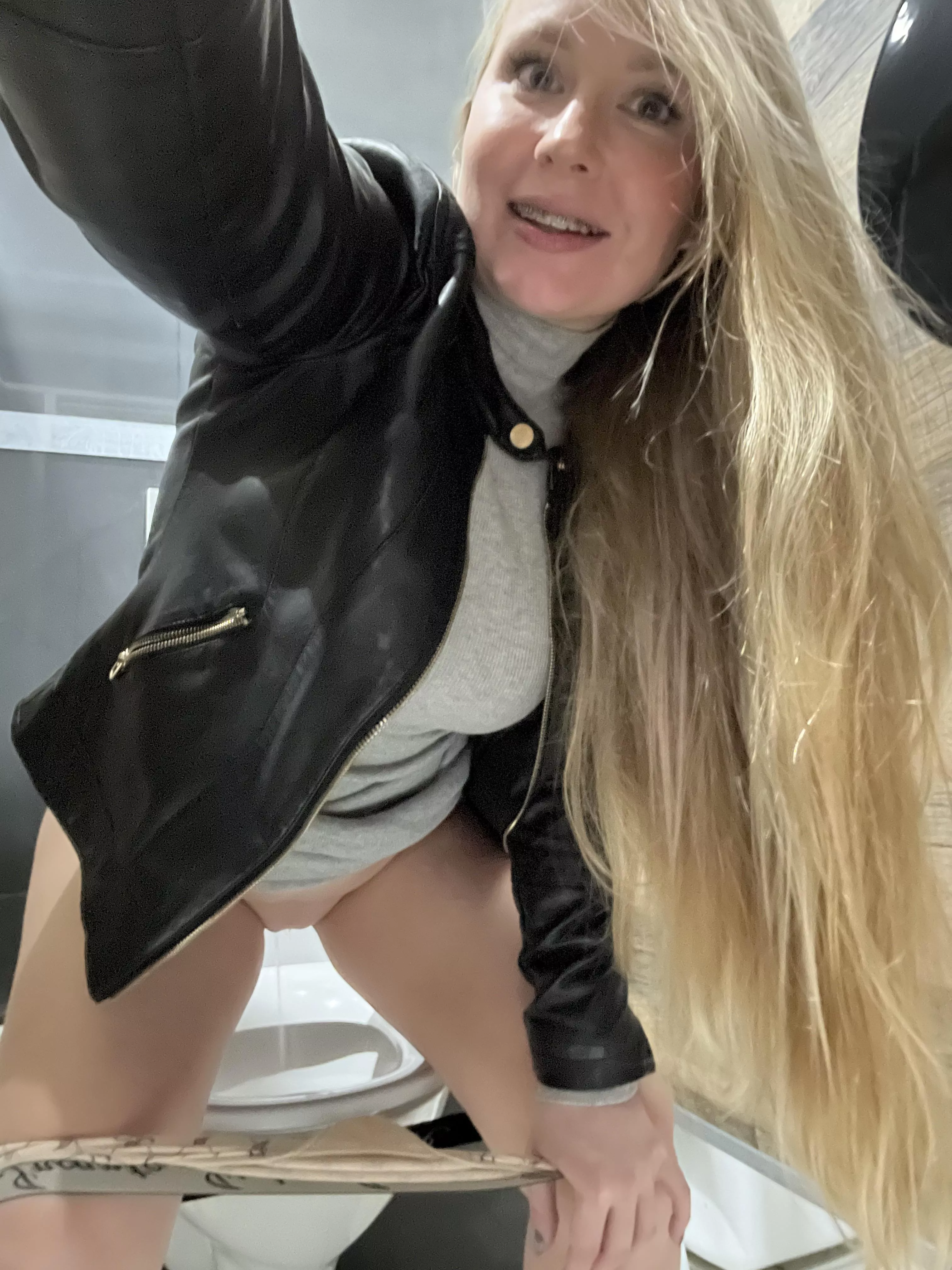 why is there a toilet and not your face?😈 posted by Kitty_Ricky_Sweet