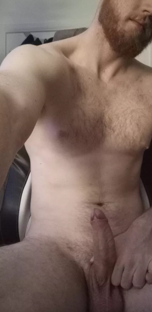 24 - 6'7 from 🏴󠁧󠁢󠁳󠁣󠁴󠁿 browsing this sub for facial hair inspiration by NeachAlbannach