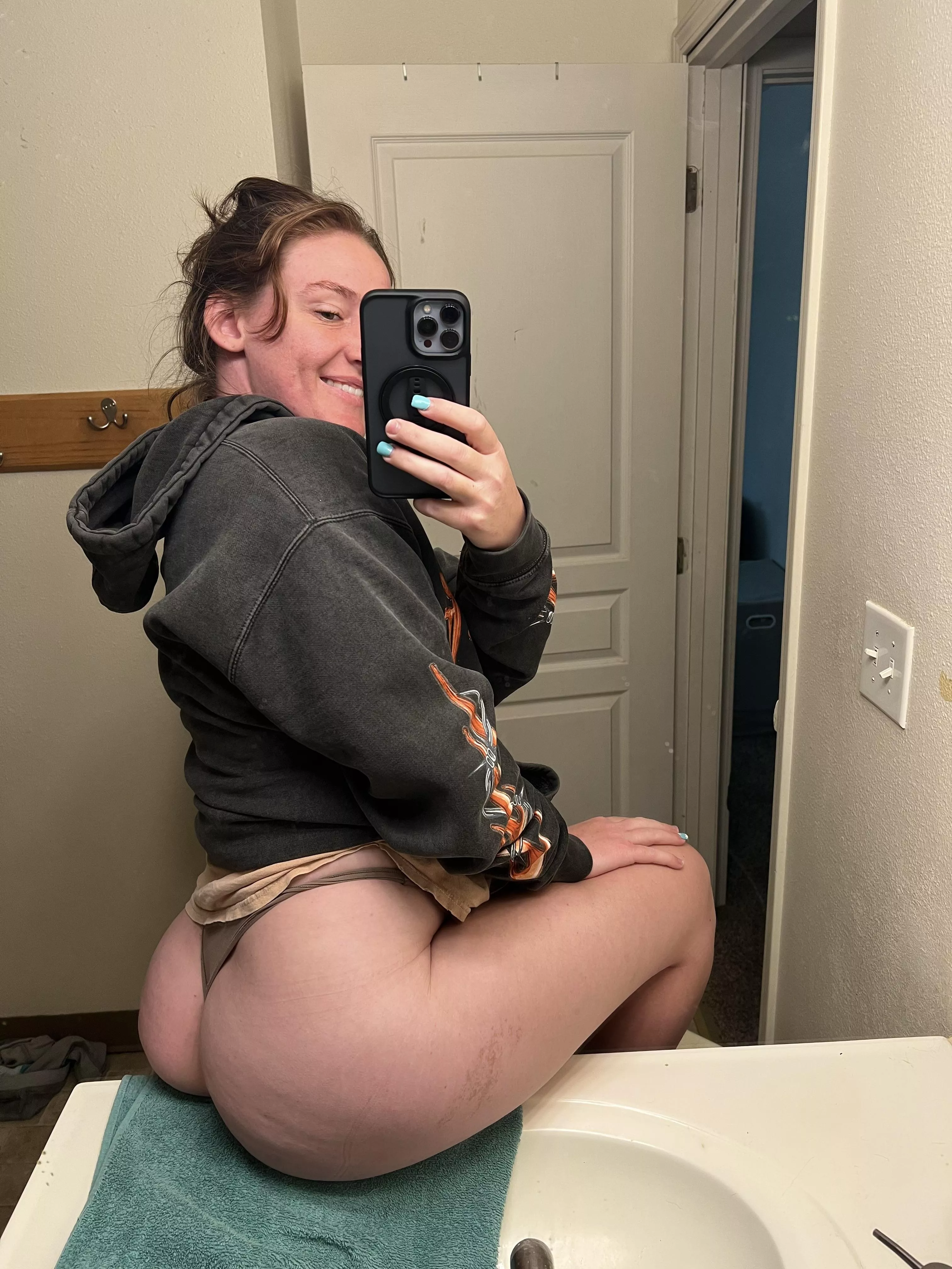 All smiles sent your way in my butt [f]loss posted by adorablelilli