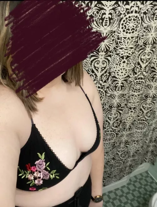 Big booty, but apart of the itty bitty titty committee. Can’t have it all 🤷🏻‍♀️😅 by Desperate-Snow-4555