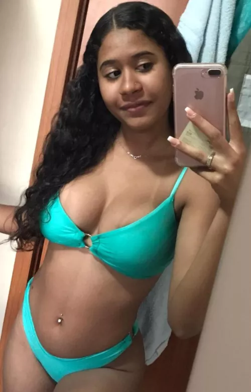 Do you like green? 🤭❤️ by Isaa666