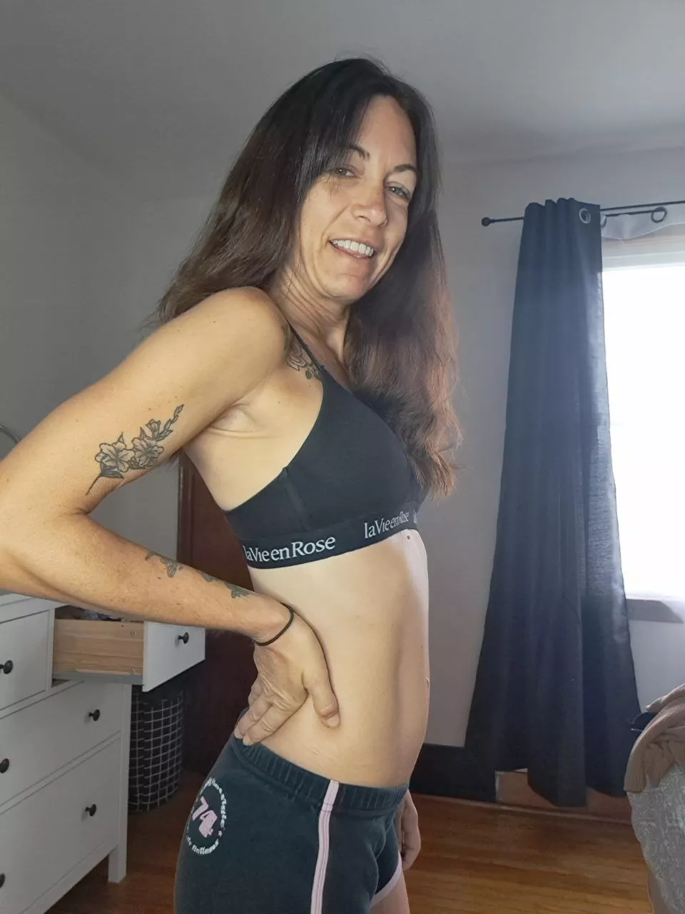 Do you like older girls? well this old Gal is more then in need of a .... [f] posted by Violet_baddie