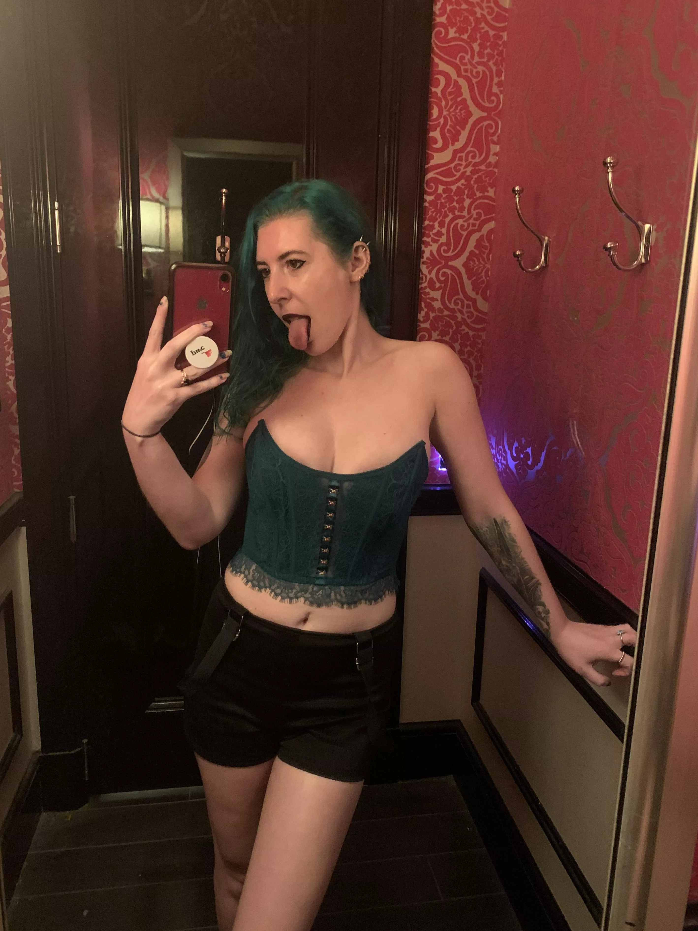 Green tongue posted by sirenskiss3