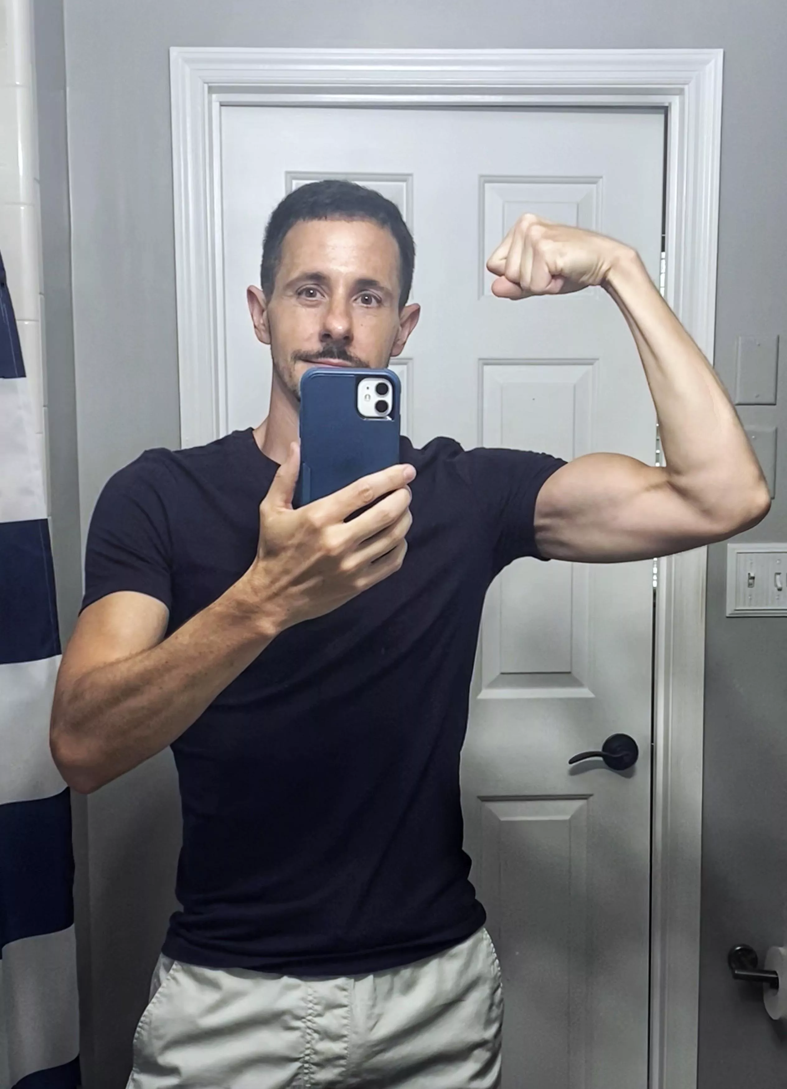 I like how this t-shirt fits. posted by rhh1977