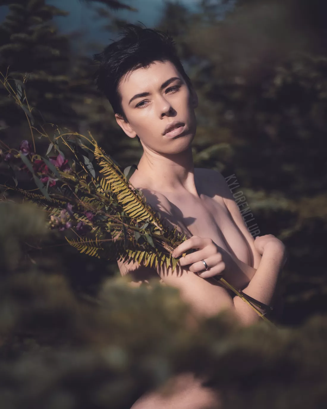 I'm an artsy flower boi posted by KyloRenClub