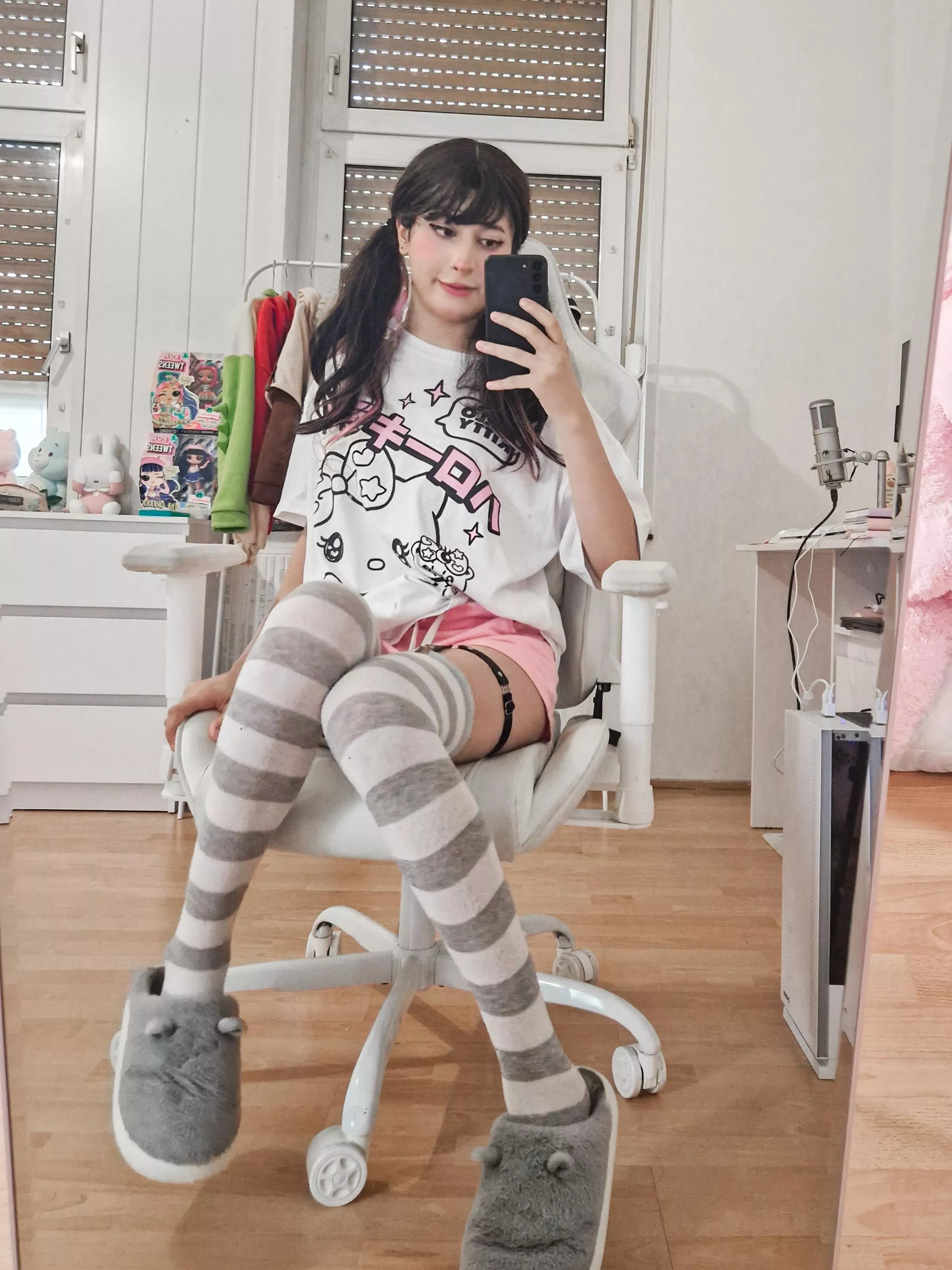 lets chill together! :3 💗 posted by puruchuu